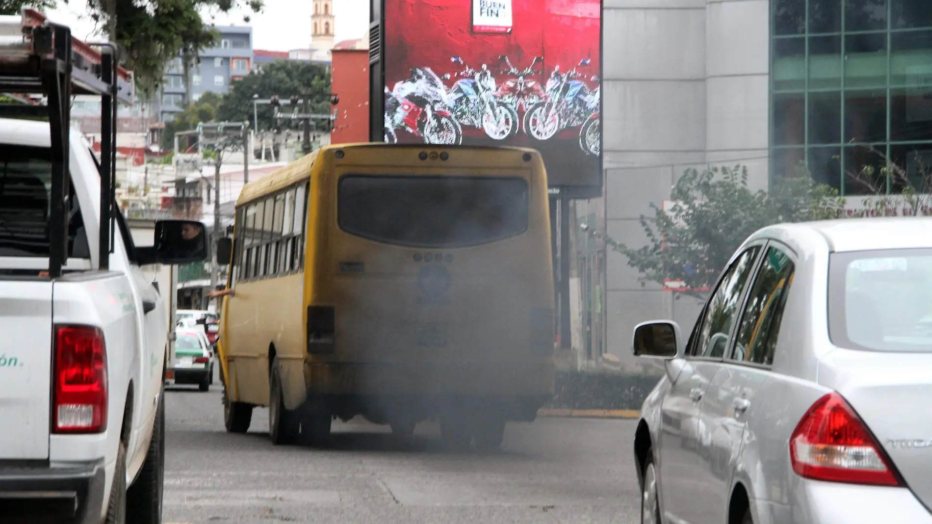 JE121220234111Autobuses-Contaminacion