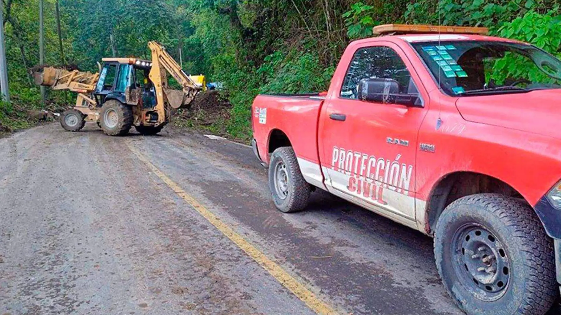 Abren-la-circulación-de-la-carretera-tras-derrumbe