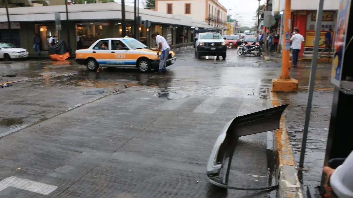 Chocan a taxi en Córdoba