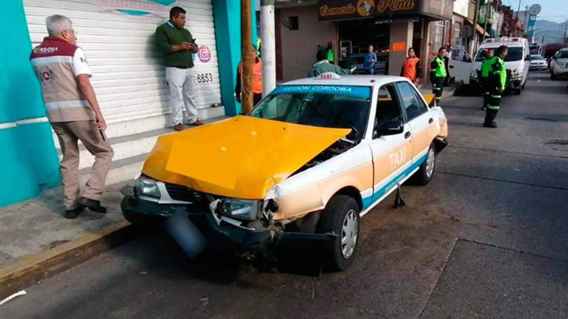 Chocan-taxi-automovil-y-autobus-en-Cordoba