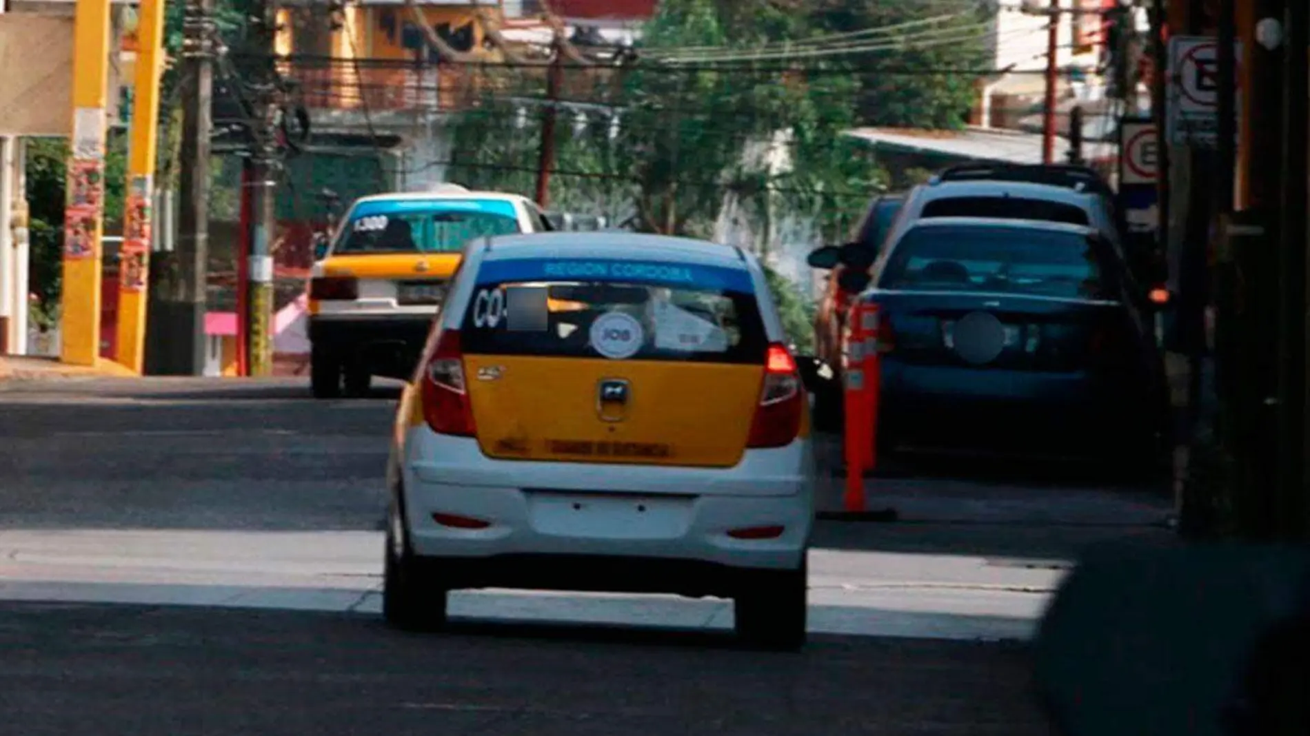 Taxista-de-Cordoba-se-accidenta-en-carretera-Fortin-Huatusco