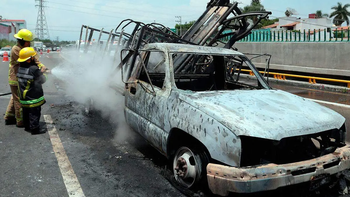 614631_Incendio-camioneta-1_web