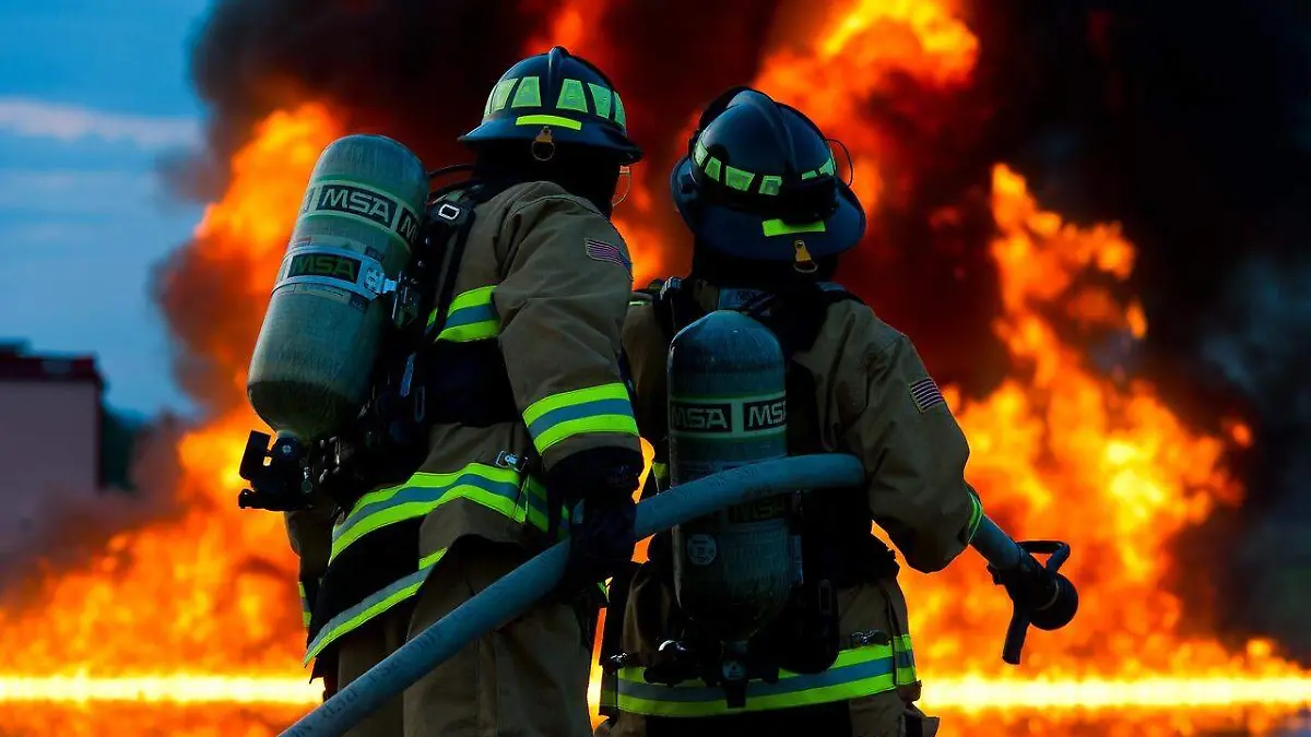 firefighter-2679283_1280