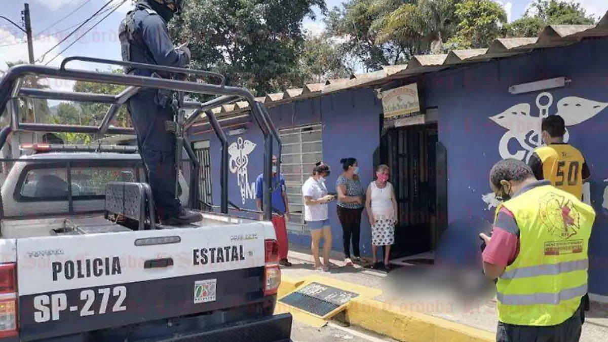 Muere esperando consulta médica