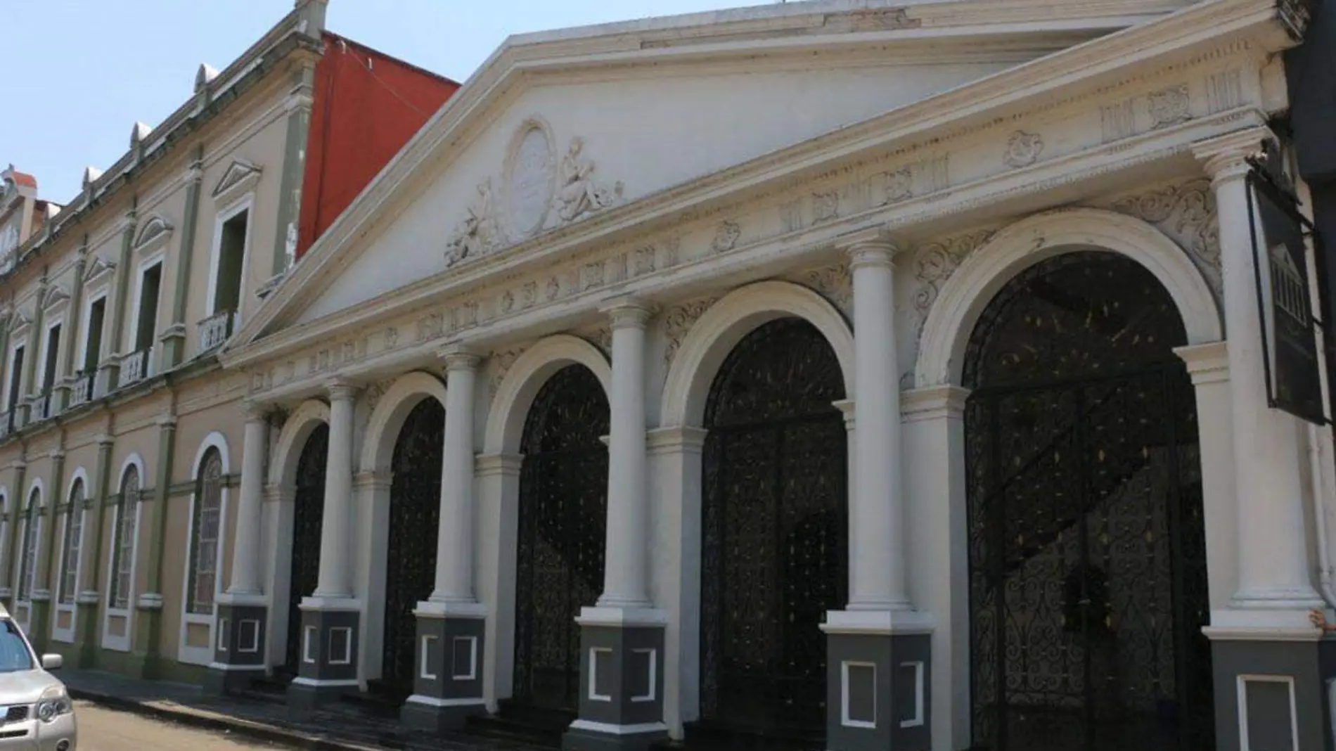 Edificio-Teatro-Pedro-Diaz