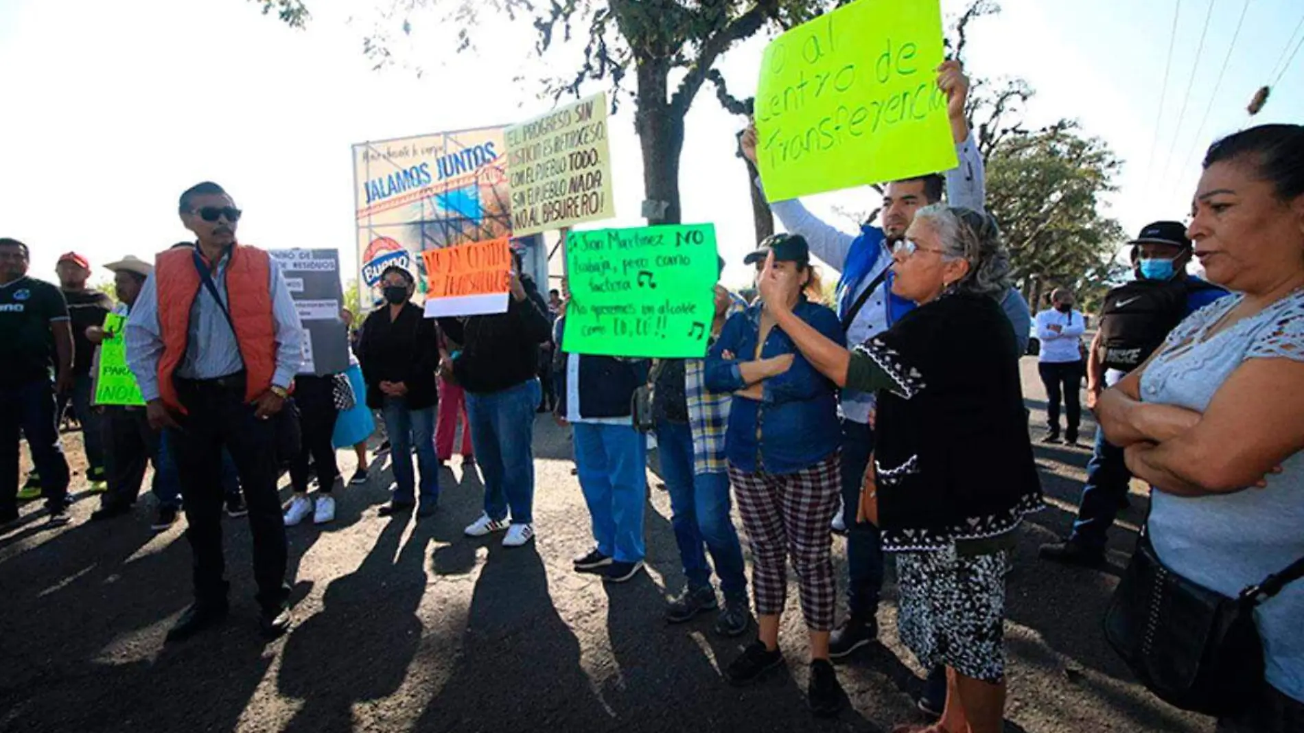 Manifestantes-cierran-carretera-Cordoba-Naranjal