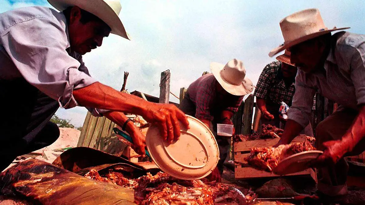 3-Tamales-de-chileatole-y-barbacoa-de-borreo-los-platillos-de-Coscomatepec