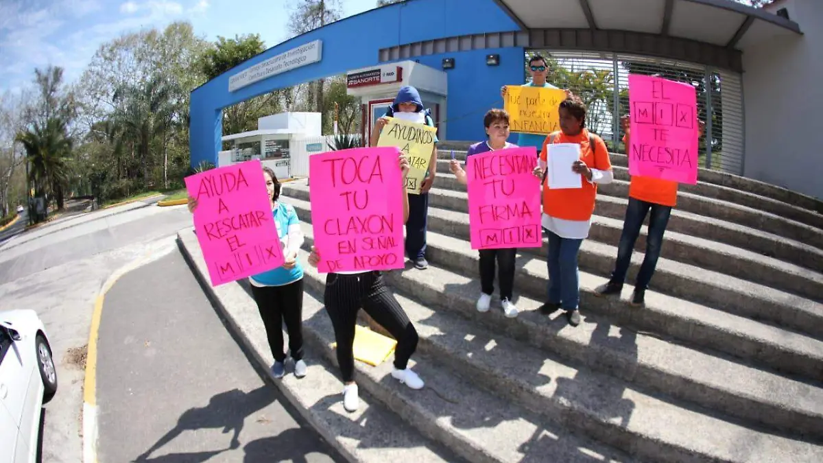 Protestan contra del cierre del Museo Interactivo de Xalapa