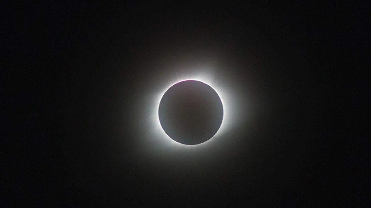 Eclipse-hibrido-de-sol-ocurrira-en-abril-de-2023