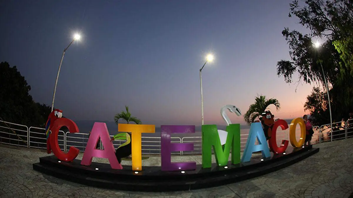 El-cerrito-y-la-laguna-de-Catemaco-Veracruz
