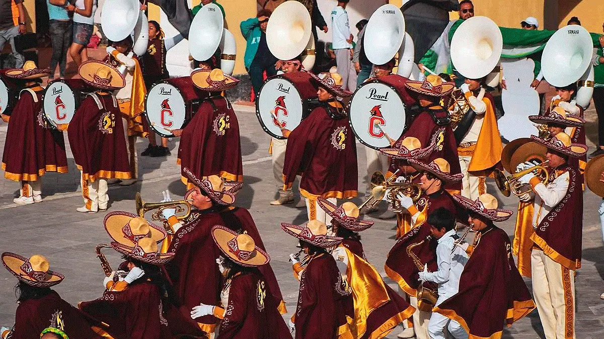 Cardenales-Marching-Band-de-Xalapa-en-Colombia