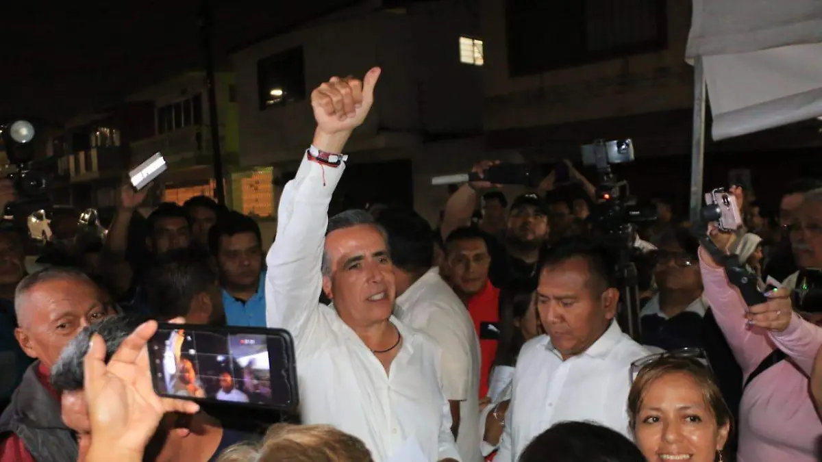 Manuel Alonso Cerezo recibió constancia de mayoría 