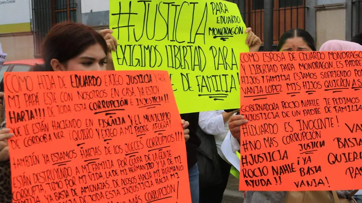 Familiares de Eduardo regidor en prisión