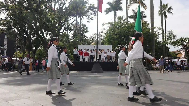 Acto cívico y desfile