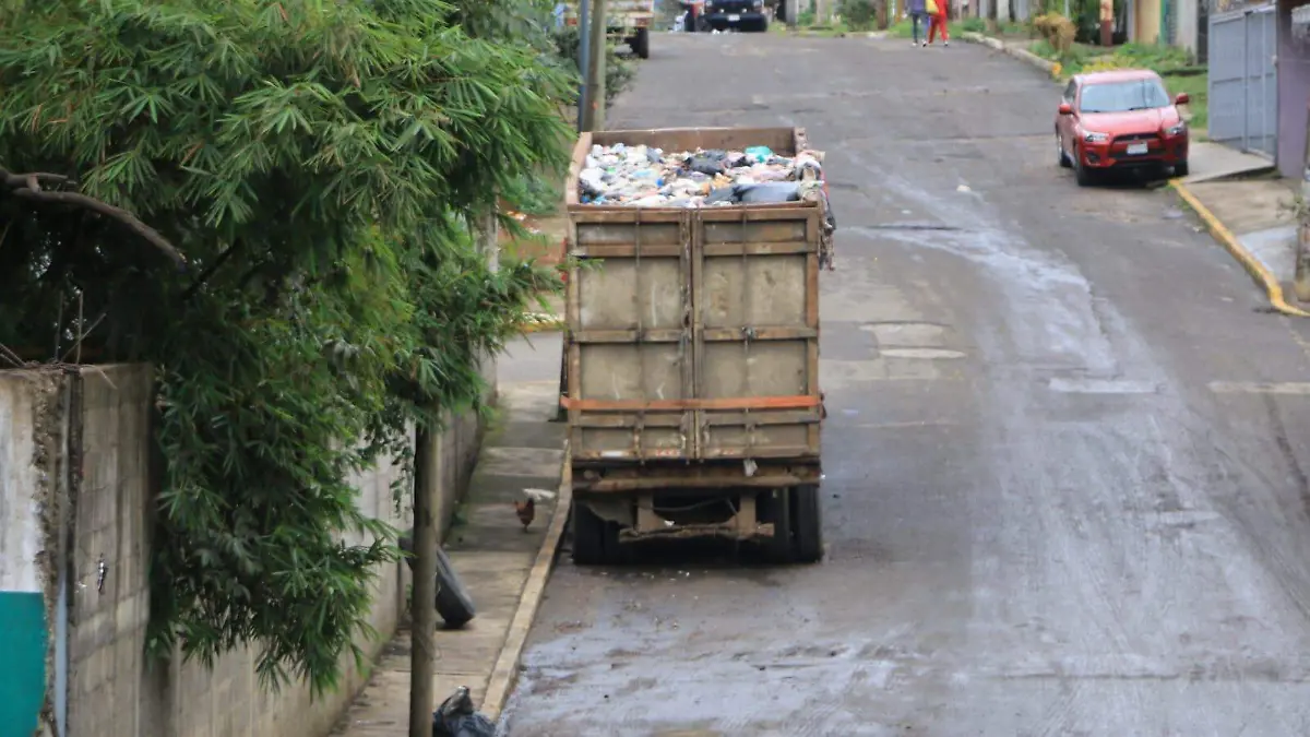 Se reanuda recolección de basura en colonias apesar que centro de transferencia ésta lleno. 