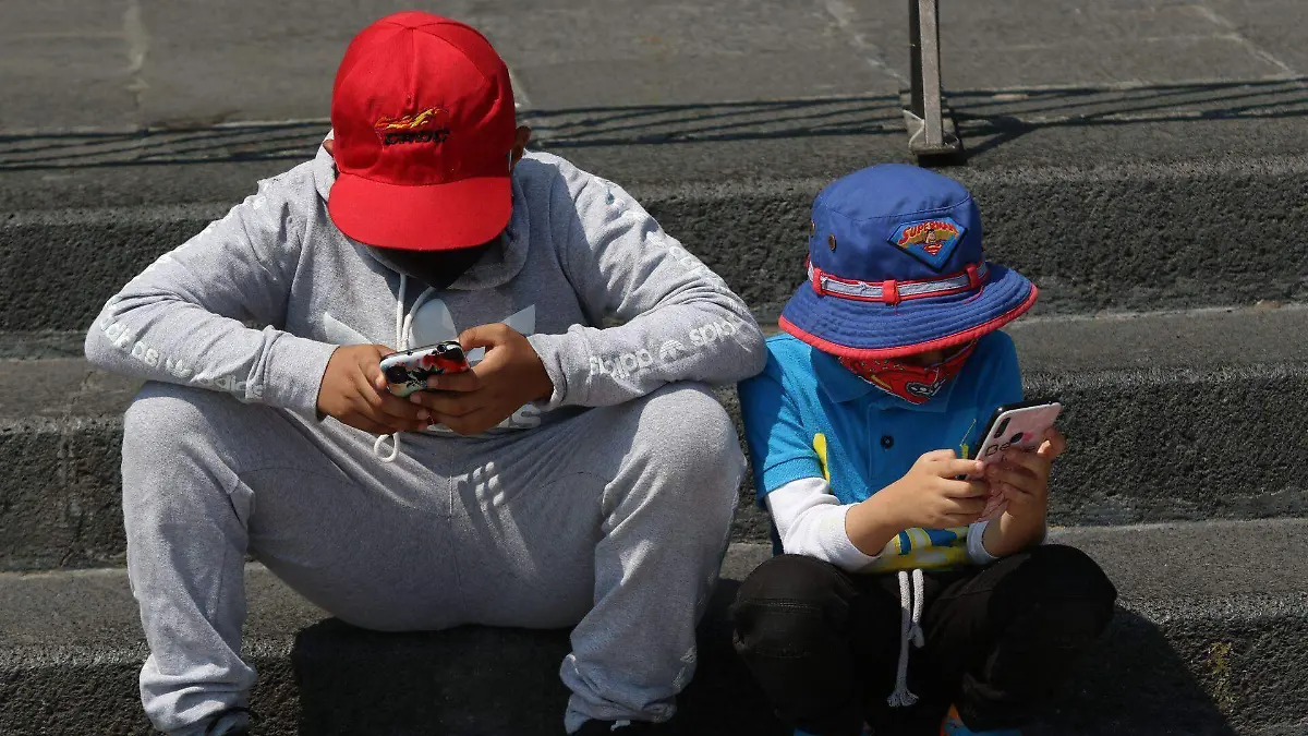 781842_Niños Uso Celular_web