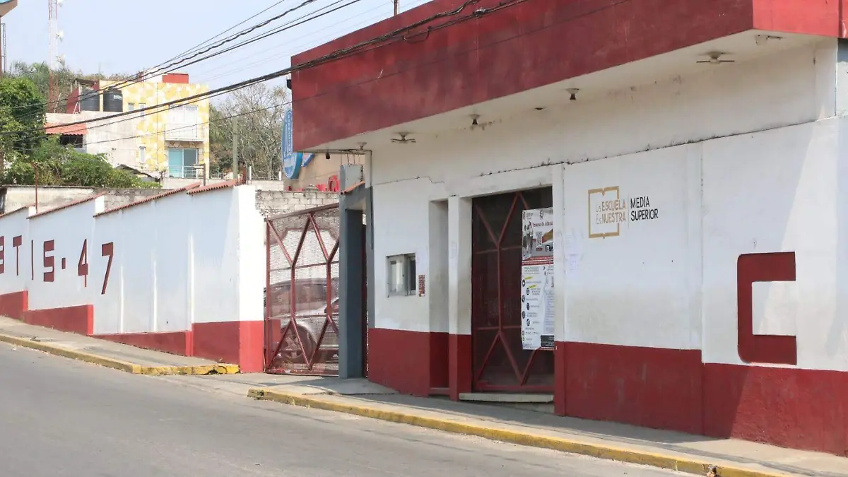 CBTis 47 activa protocolos, tras video donde un estudiante apunta con una pistola a compañera