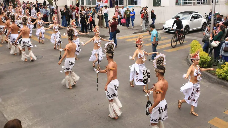 Desfile del Festival Folklore en las Pricipales calles. 