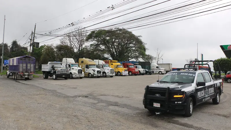 Transportistas de la Antac protestan sin bloqueos en Amatlán de los Reyes 