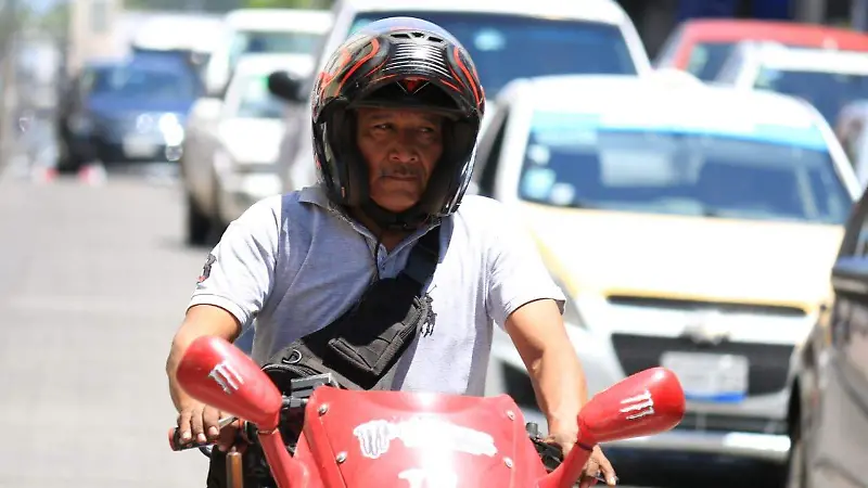 Continúan operativos de revisión de a motociclistas