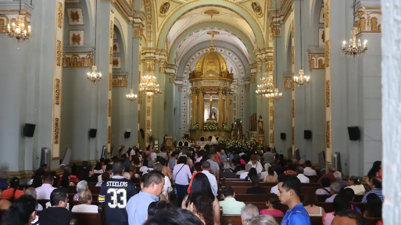 Misa en Catedral en honor al día de las madres. 