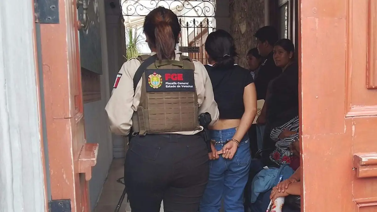 Detención de una mujer