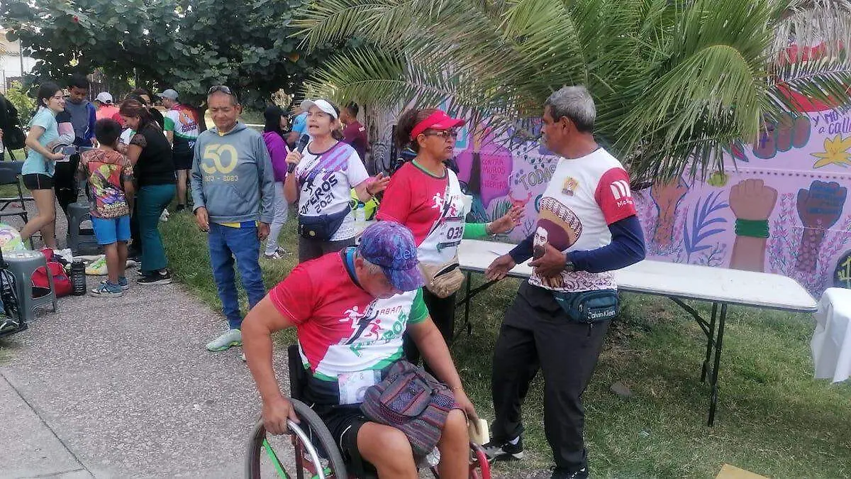 menores-y-persona-en-silla-de-ruedas-compiten-en-carrera-roperos-cuautla-2023