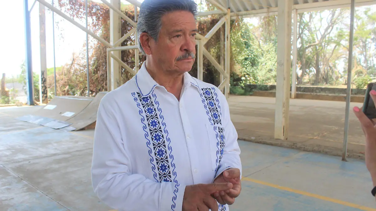 senador-carlos -navarrete-ruíz