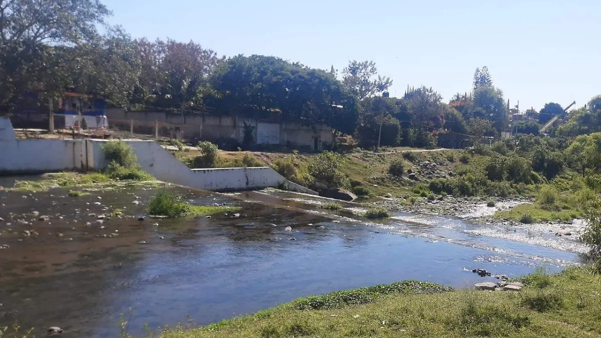 evitar-nadar-en-agua-contaminada-dulce