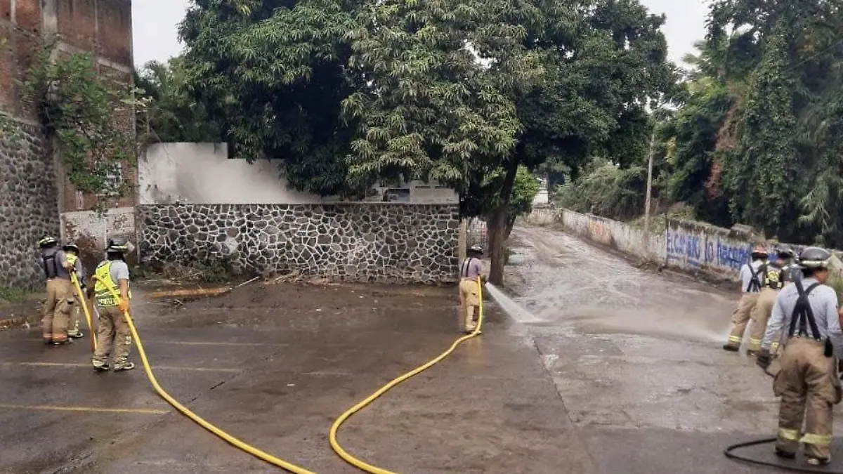 bado-agua-hedionda-cortesía-bomberos-Cuautla