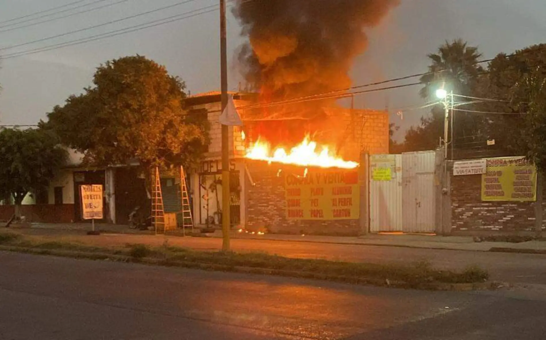 incendio-negocio-cuautla-foto-cortesia