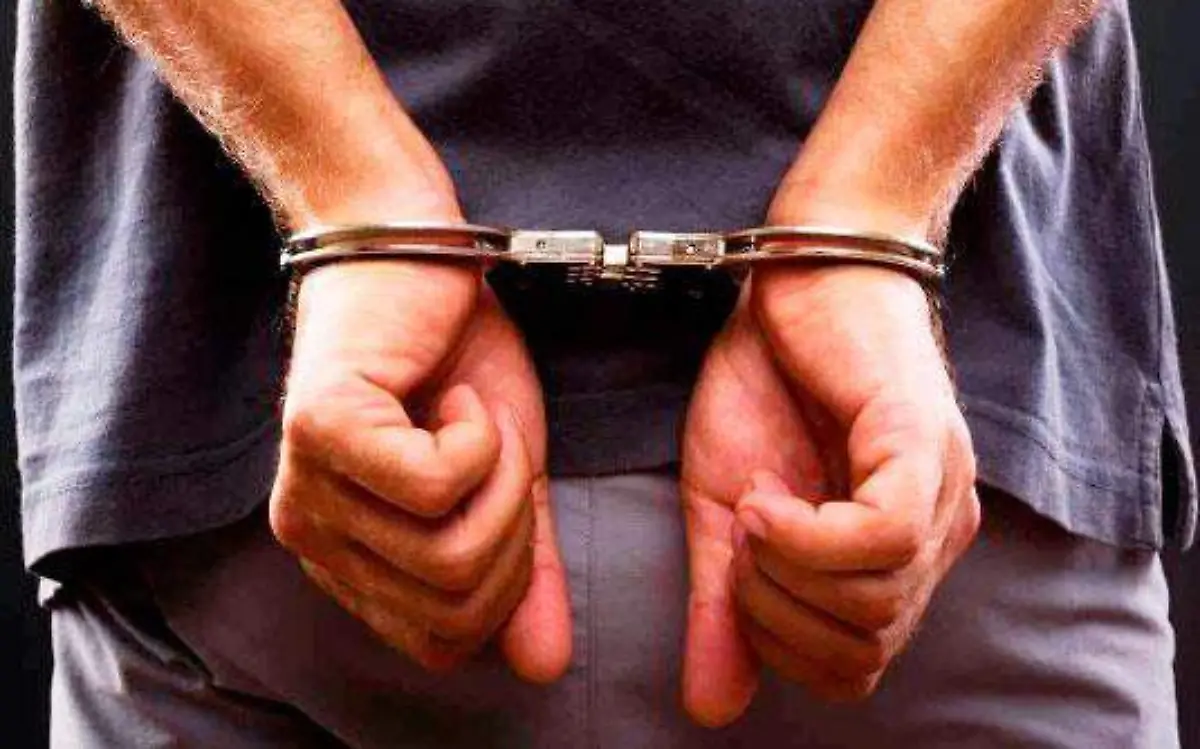 PoliciaRellenoEsposado