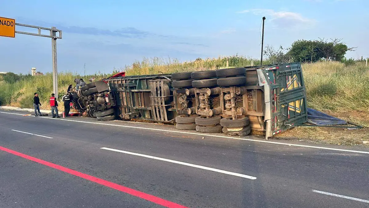 tráiler-autopista-cuautla-