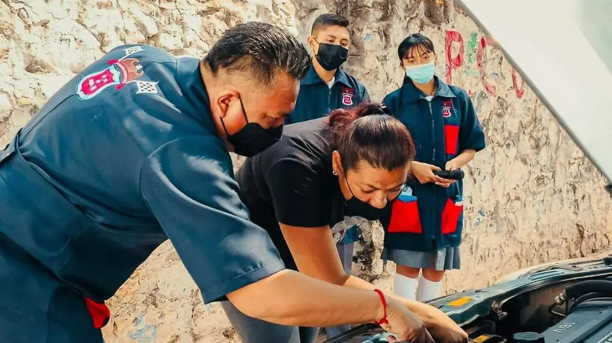Mecanica-taller-mujeres A
