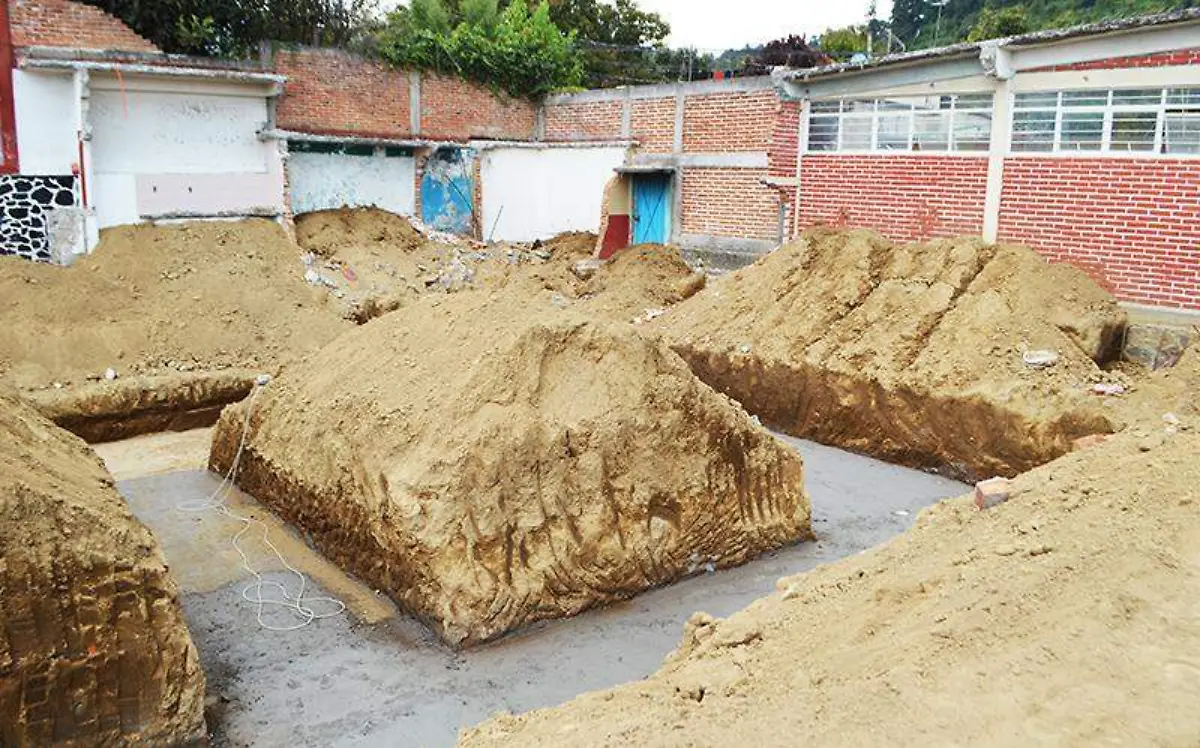 Los salones de la escuela fueron demolidos por seguridad de los alumnos; apenas inicia su reconstrucciónGude Servín
