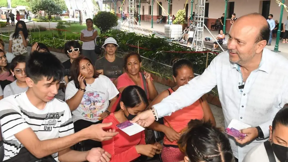 entrega-tarjetas-cortesía 