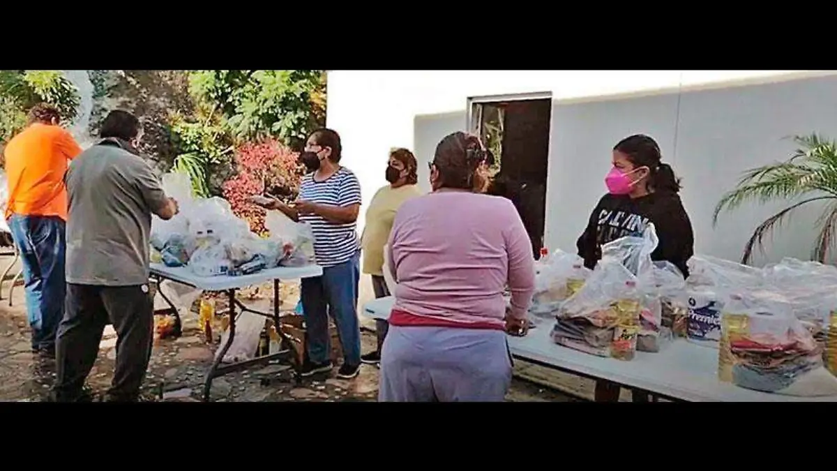 entregan-despensas-familias-damnificadas