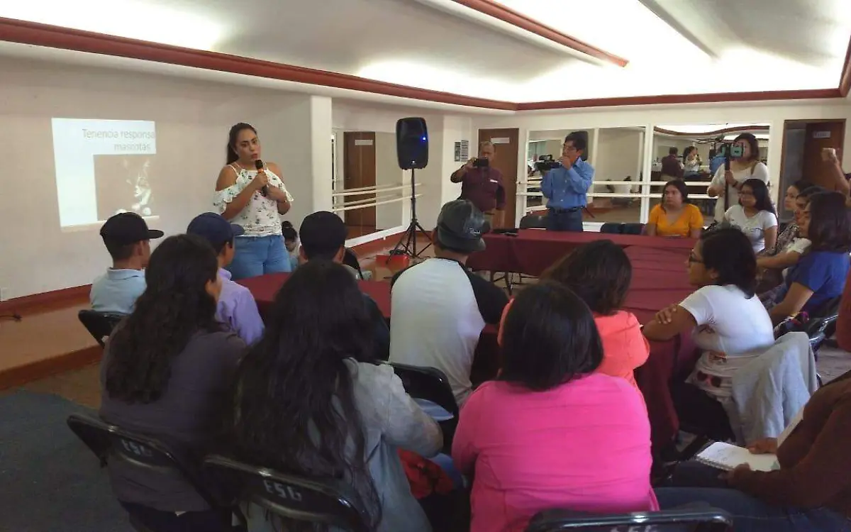 Capacitan a integrantes de Jóvene Construyendo el FuturoDulce Gaviña