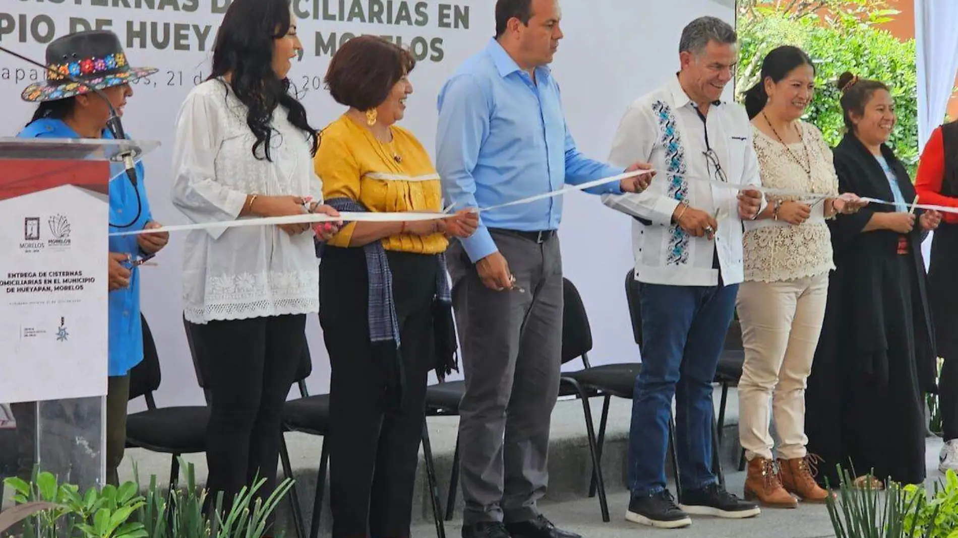 cuauhtemoc-blanco-gobernador-morelos-entrega-cisternas-caseras-hueyapan-foto-emmanuel-ruiz