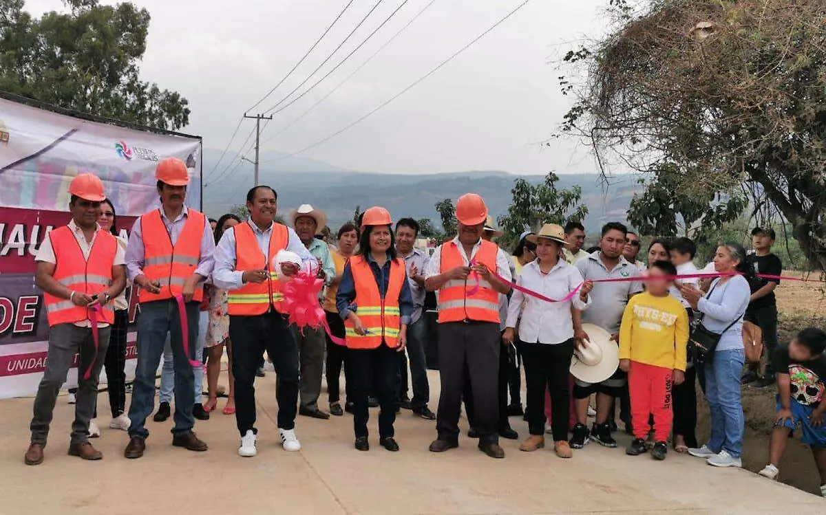 alcalde-tlayacapan-inaugura-obra-pavimentacion-rosaura-hernandez-1