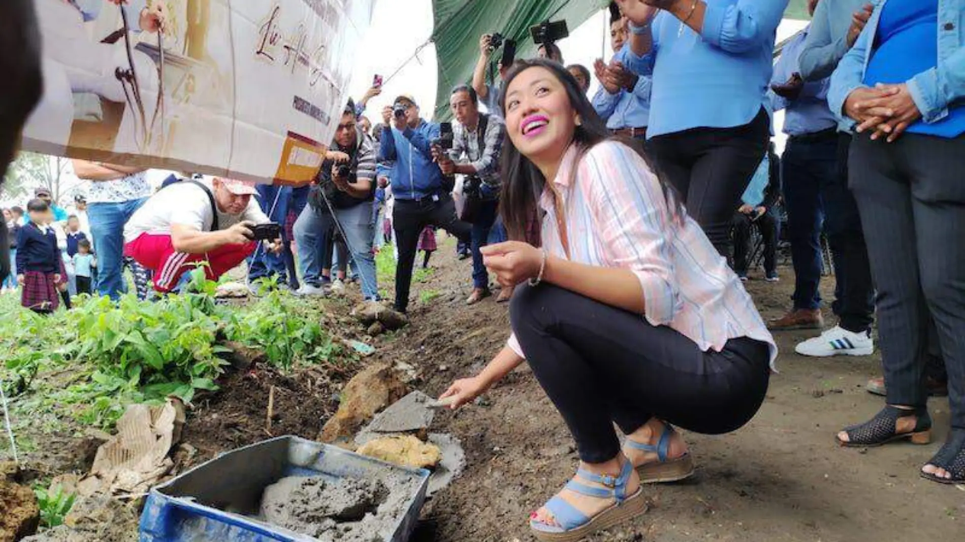 alma-delia-reyes-linares-alcaldesa-atlatlahucan-inicia-obra-barda-primaria-1-foto-rosaura-hernandez