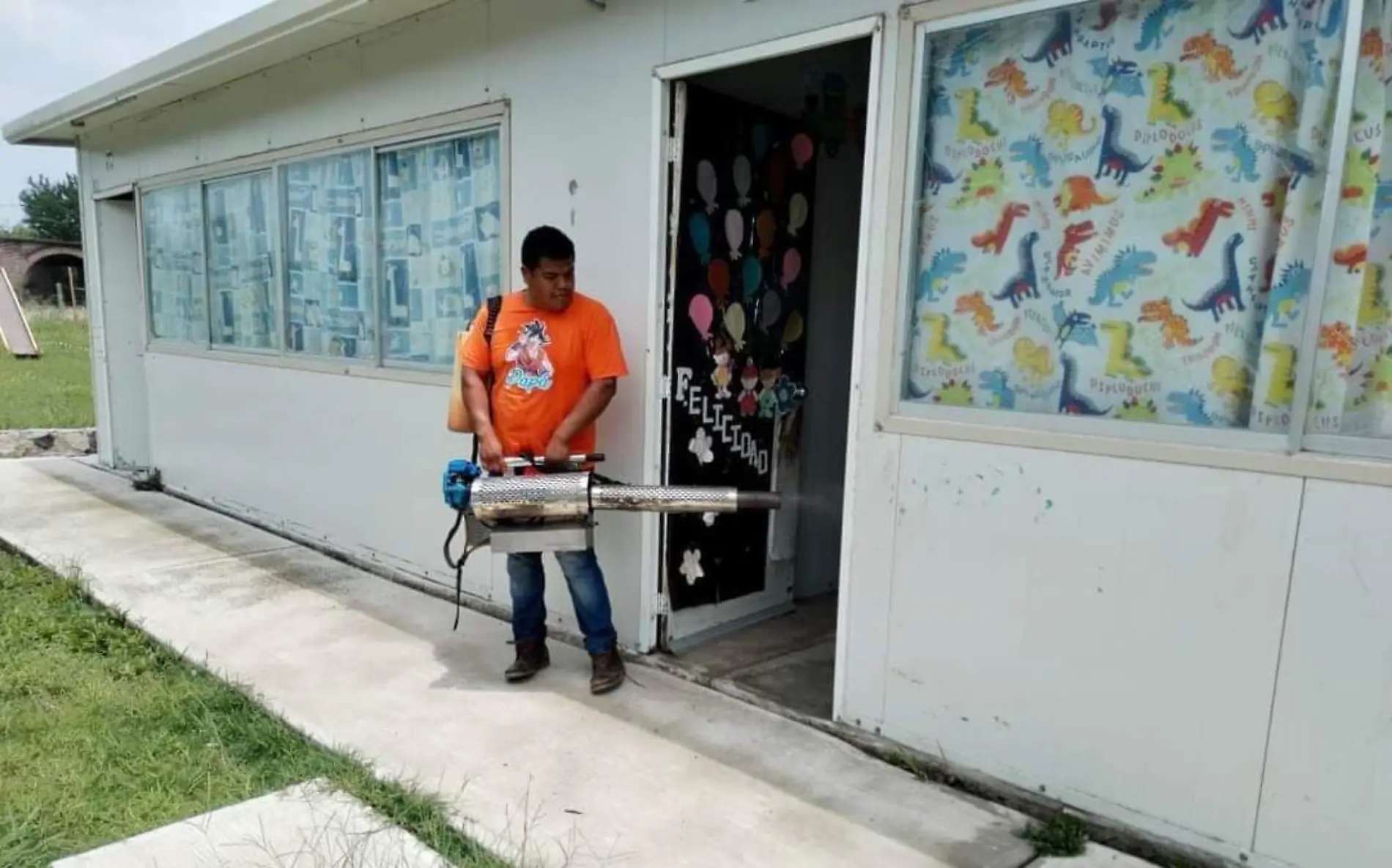 fumigacion-escuelas-yecapixtla-foto-cortesia-ayuntamiento