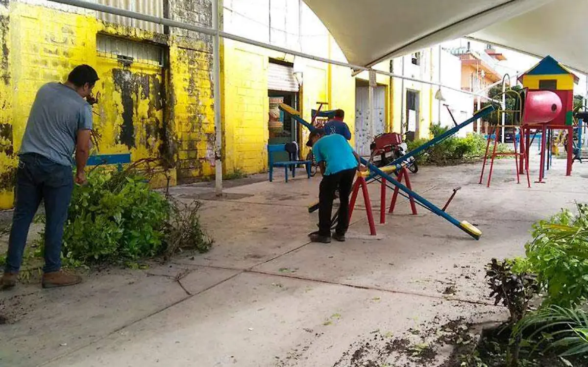 limpian-parque-torres-burgos