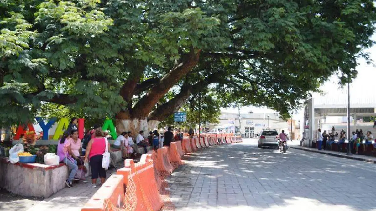 Después de la rehabilitación que se realiza en el zócalo del municipio los peatones tendrán más espacio para caminar-GUDE SERVÍN