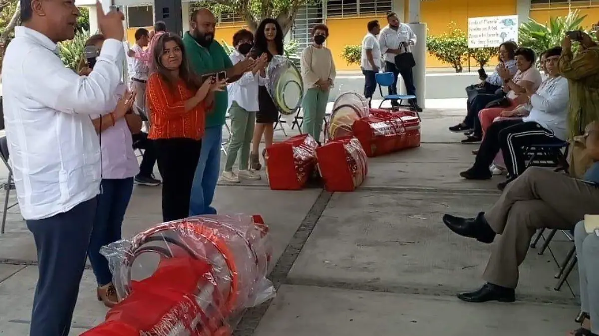 iebem-entrega-kits-deportivos-escuelas-region-oriente-1-foto-oscar-garagui