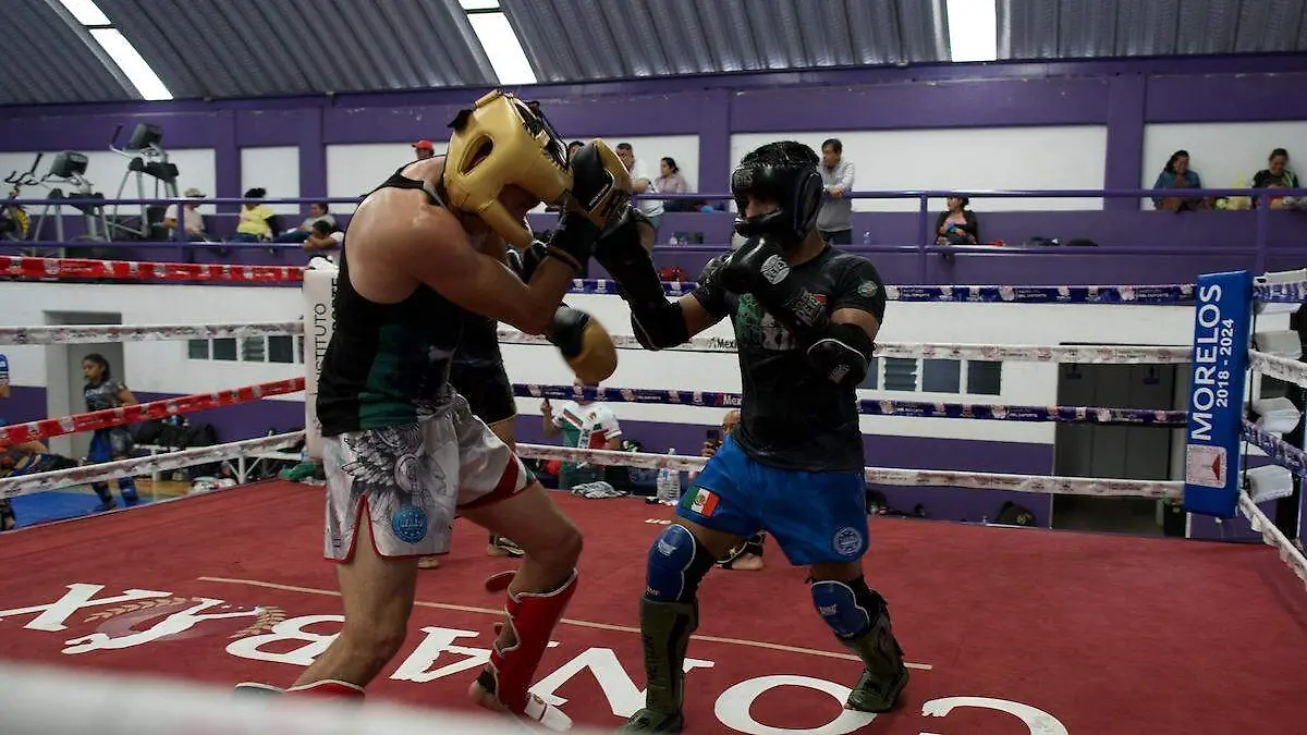 combate-peleadores-kickboxing-foto-cortesia-fenakib