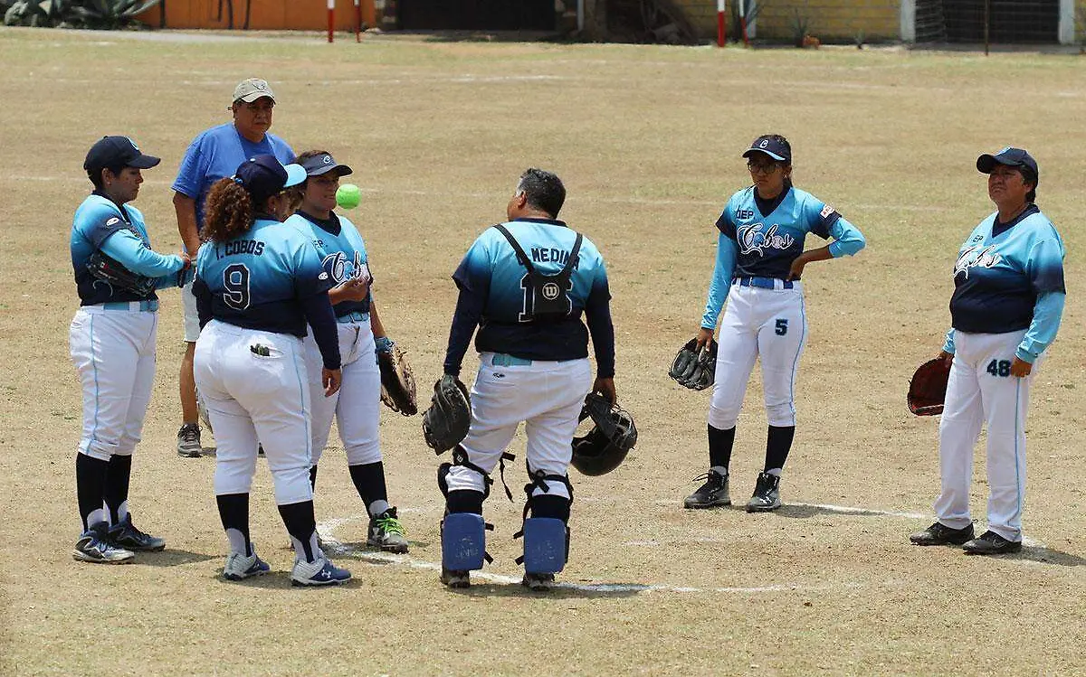 cobos-softbol-femenil-oriente-2