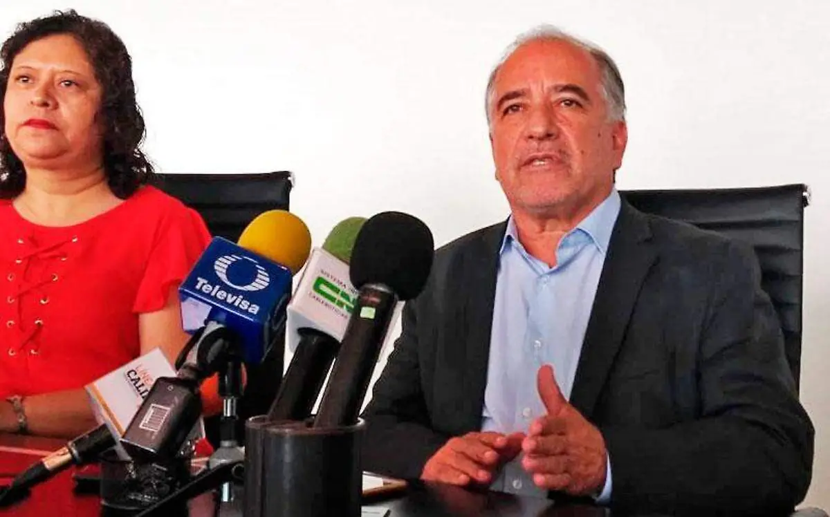 Gustavo Urquiza, rector de la UAEM.
