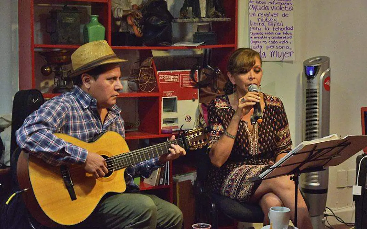 Alfonso Maya y Mariana Molina cautivaron con su música.