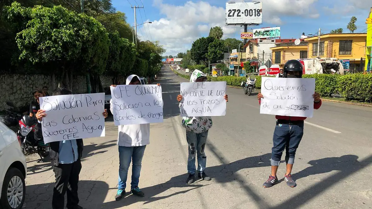 Bloqueo en la avenida Heroico Colegio Militar (3)